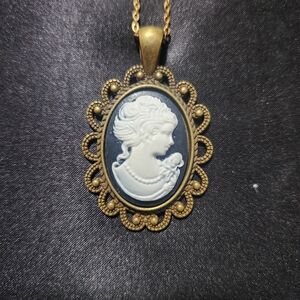 Vintage-Style Black and White Cameo Pendant Necklace Stainless - Women Jewelry